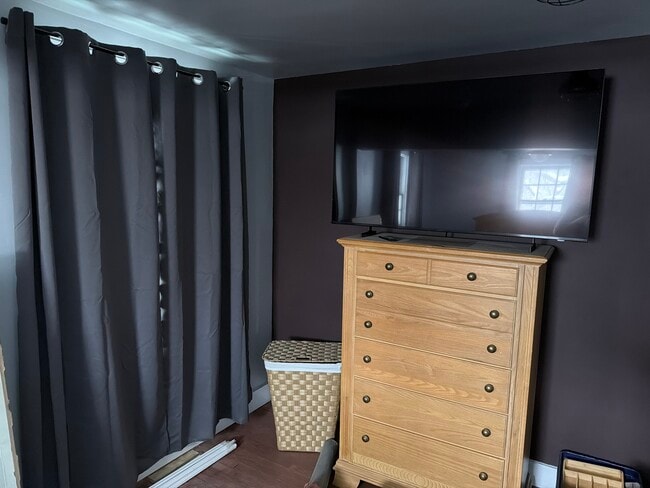 Building Photo - 305 W Main St