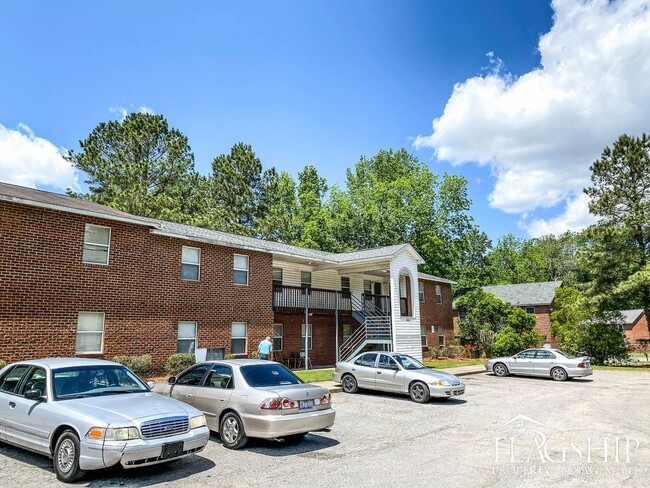 Building Photo - One Bedroom Cadwell Ct Unit