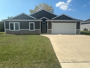 Building Photo - Beautiful 4-Bedroom; 2 bath Home for Rent Near Lake Shawnee