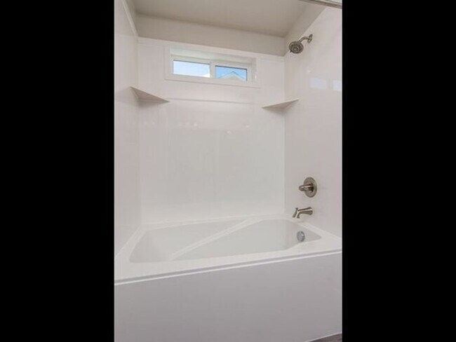 Building Photo - North Salt Lake 3 bed, 2.5 bath, Garage