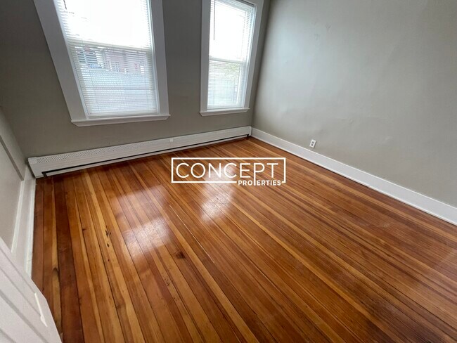 Building Photo - 6 Bowdoin Park