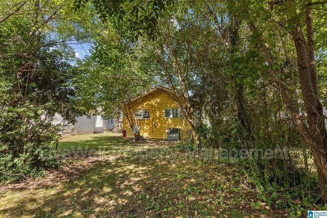 Building Photo - 1621 2nd Ct W