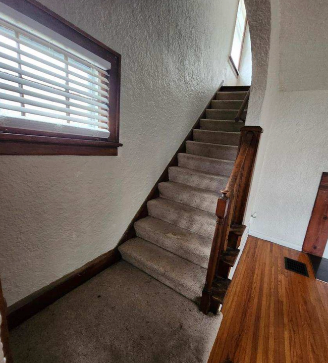 Building Photo - 3 BED 1 Bath