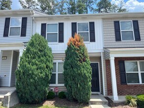 Building Photo - Beautiful 3 Floor Townhouse in Durham's Stratford Lakes Neighborhood!