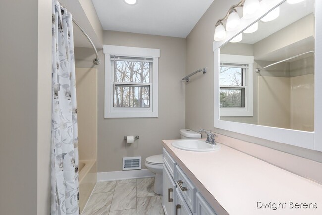 Building Photo - 7331 48th Ave