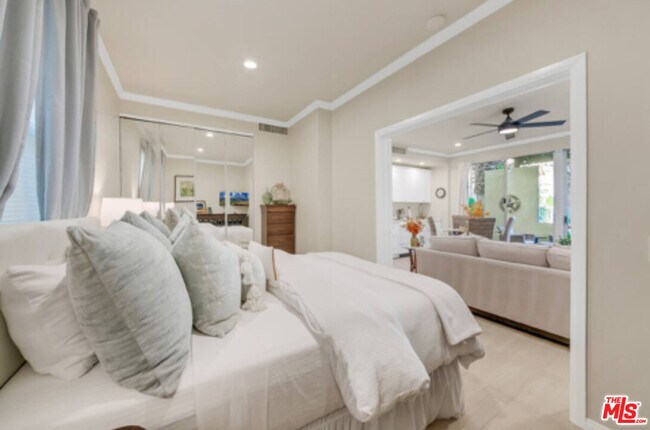 Building Photo - 78155 Cabrillo Ln