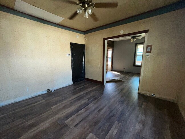 Building Photo - 2254 Lee Ave