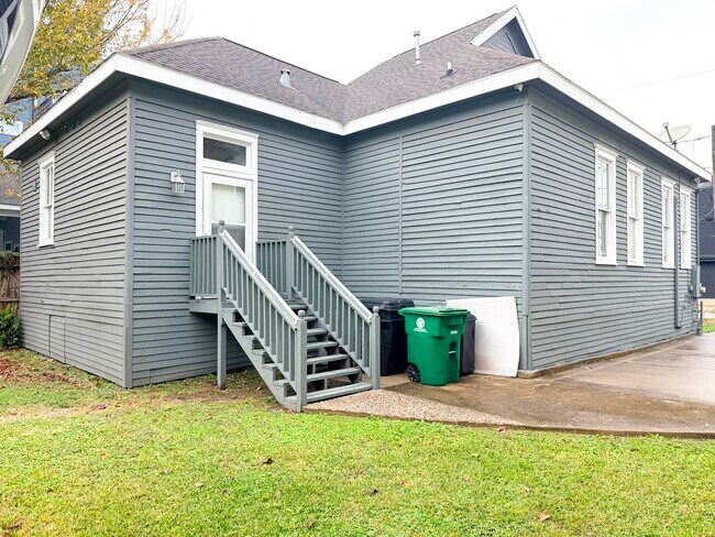 Building Photo - 1613 Summer St