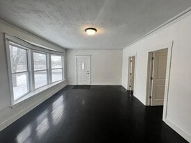 Building Photo - 923 Turner Ave NW
