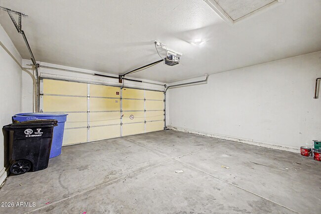 Building Photo - 678 W Fremont Dr