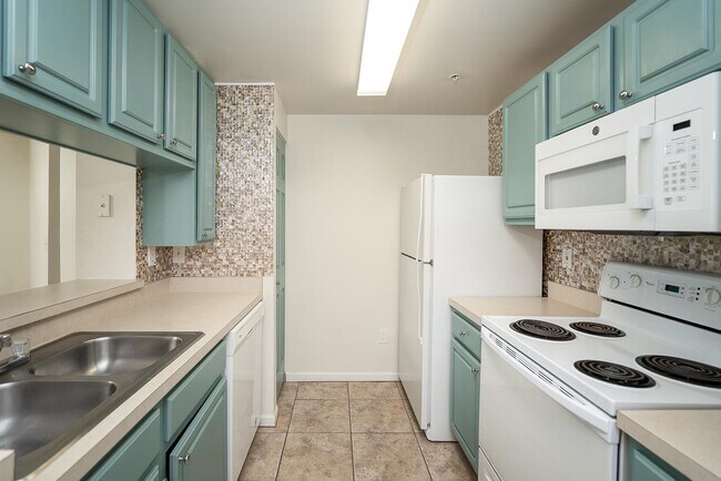 Building Photo - 1005 Bella Vista Blvd