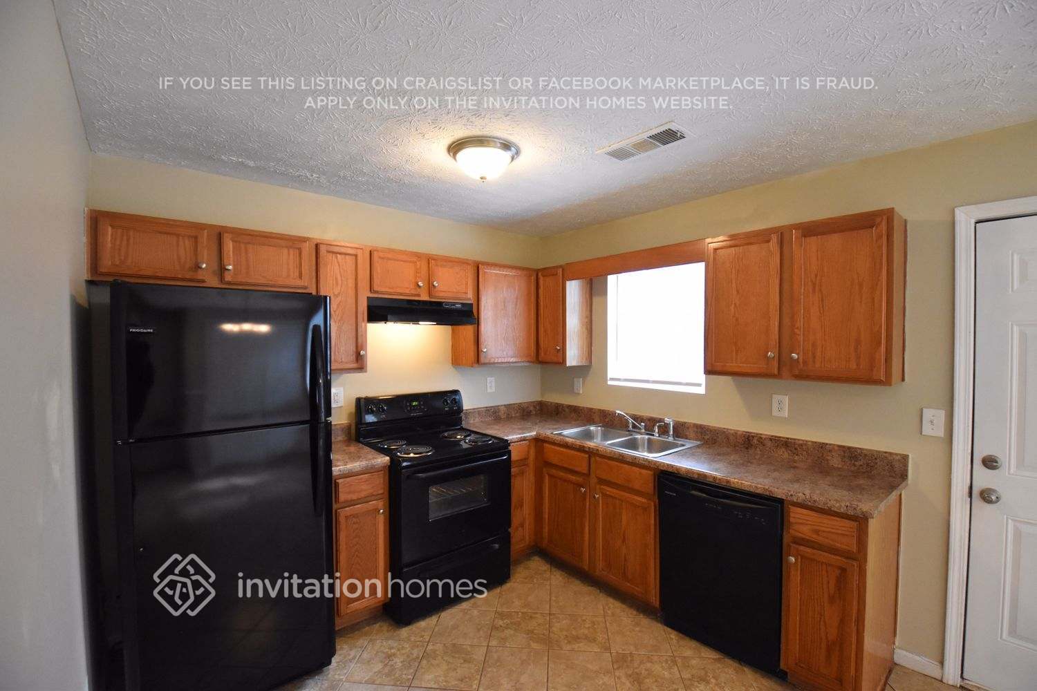 Building Photo - 727 Trickle Ln