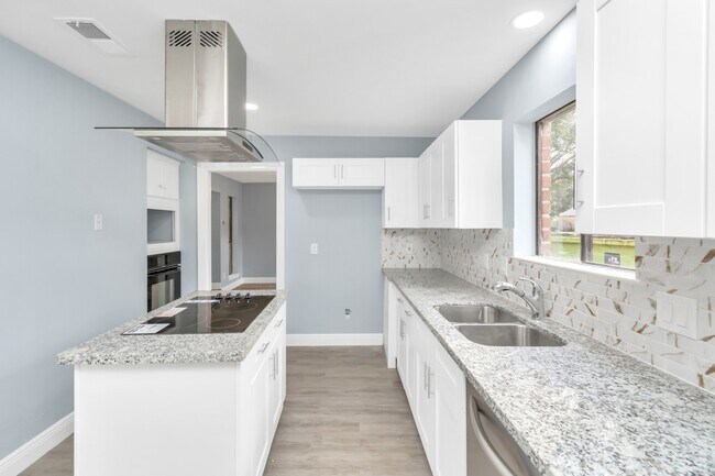 Building Photo - 3514 Summit Ln