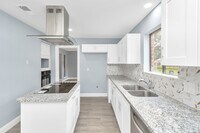 Building Photo - 3514 Summit Ln