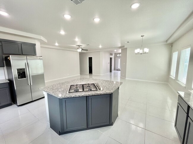 Building Photo - Beautiful  House 3 beds/3 baths. This Prop...