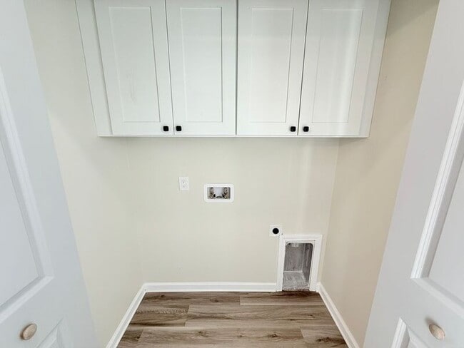 Building Photo - 751 Lloyd Alley