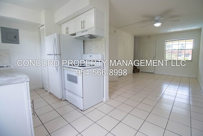 Building Photo - 2 Bedroom, 1.5 Bathroom Apartment with Poo...