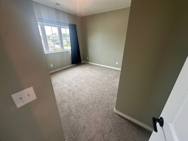 Building Photo - Home For Rent Papillion