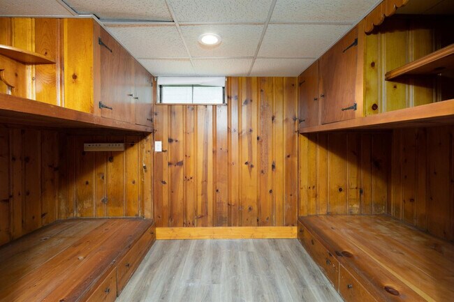 Building Photo - 1220 Hammond Ave