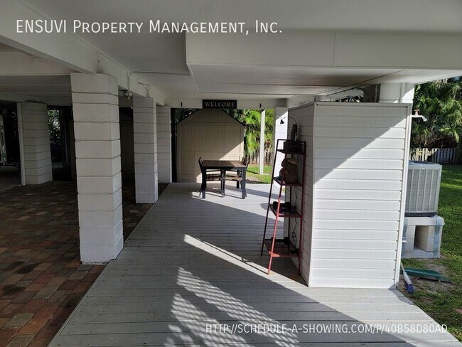 Building Photo - 14220 N Bayshore Dr