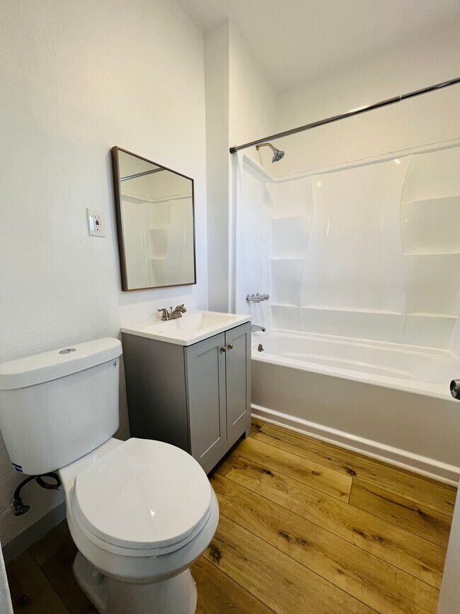 Building Photo - 1033 Hoffman Ave