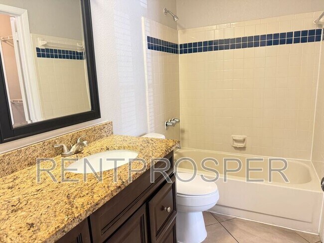 Building Photo - 4022 Versailles Dr