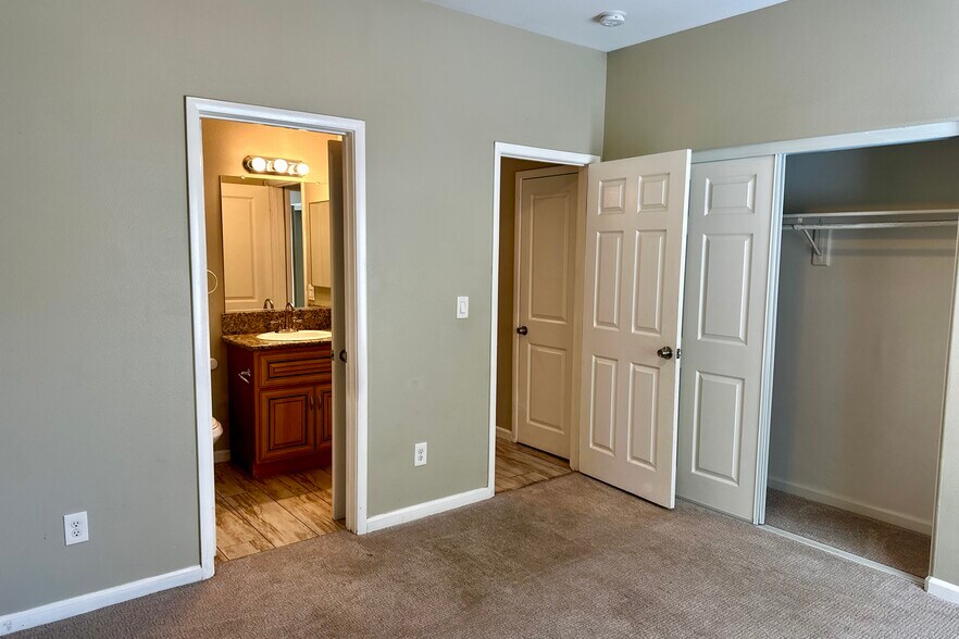 downstairs bedroom - 16628 Atlas Ln