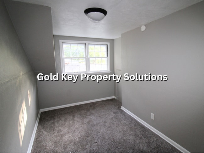Building Photo - Adorable Brick 4 BR 1 BA House Near Golf C...