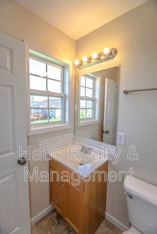 Building Photo - 955 Russet Dr