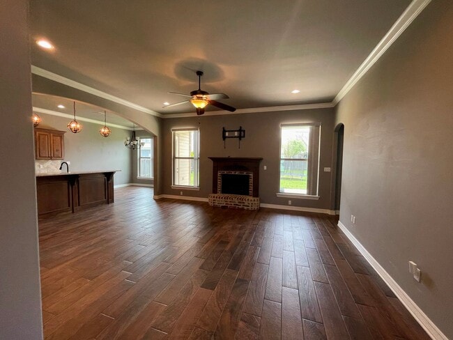 Building Photo - Stunning 4-Bedroom 3-Bath Home for Lease i...