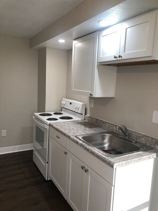 Building Photo - 299 N State St