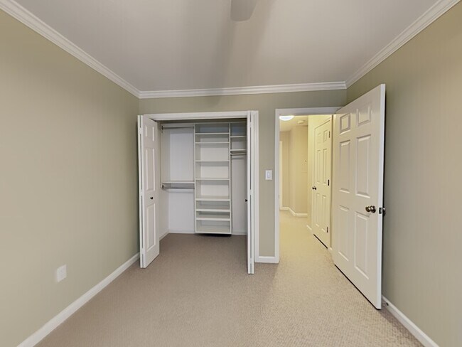 Building Photo - 1217 Highland Bluff Dr S E