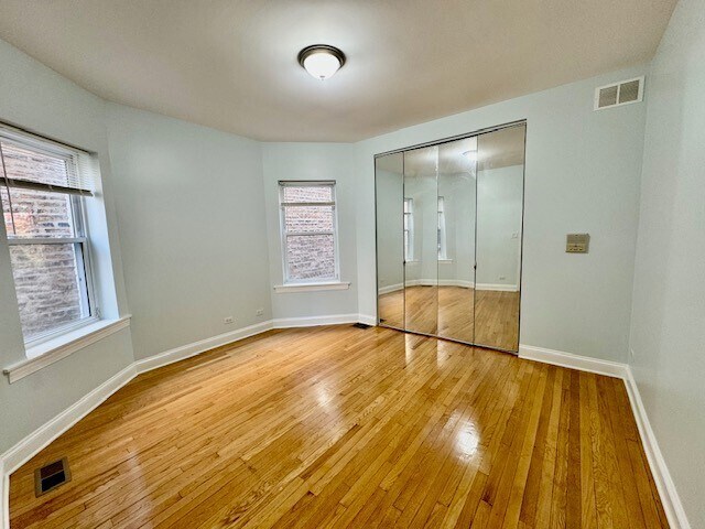 Building Photo - 5618 N Artesian Ave