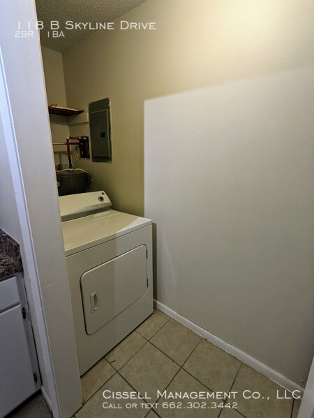 Building Photo - 118B Skyline Dr.