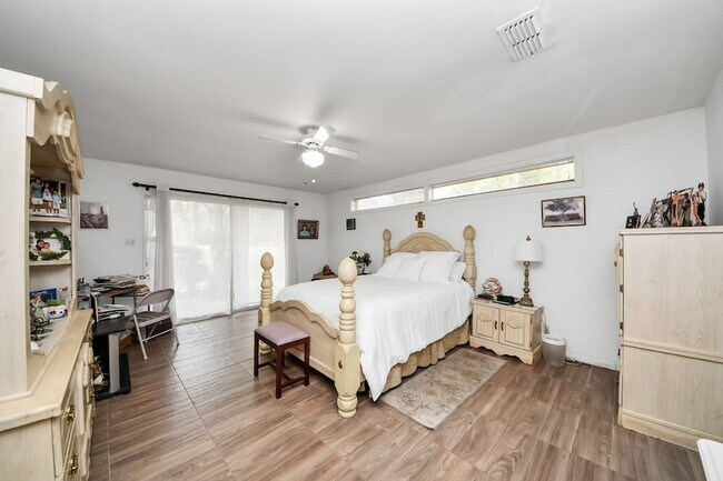 Building Photo - 17 Winged Foot Dr