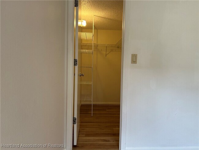 Building Photo - 603 Manor Cir