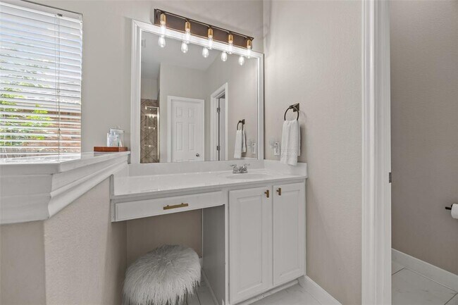 Building Photo - 2414 Powderham Ln