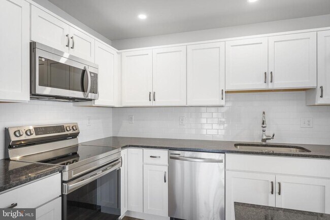 Building Photo - 151 Old Lincoln Hwy