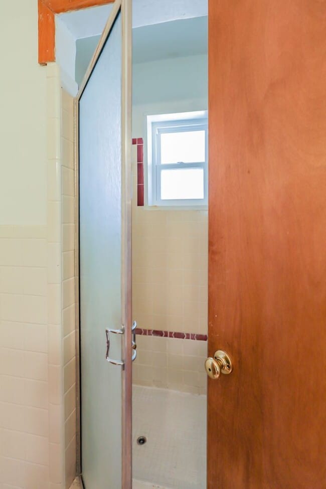 Building Photo - Roomy 3 Bedroom Home with Two Living Spaces