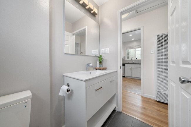 Building Photo - Charming Home In NE Richmond!