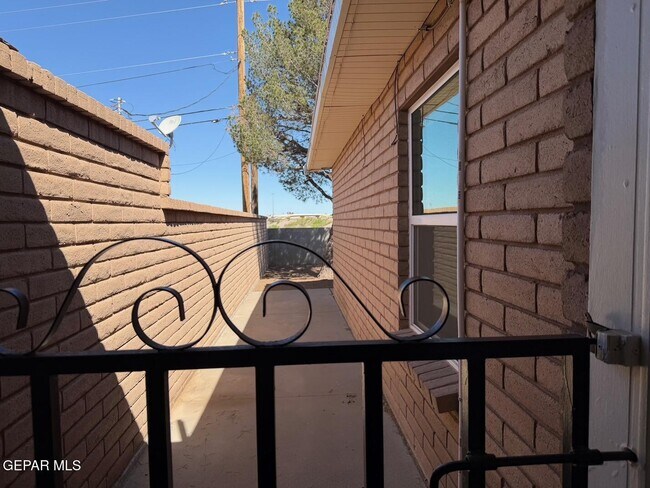 Building Photo - 293 Atlantic Rd