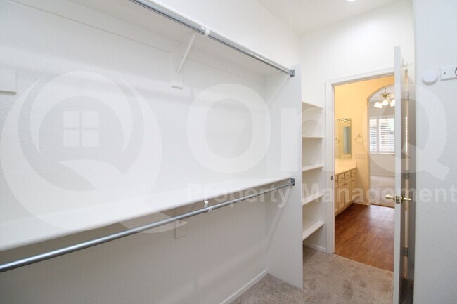 Building Photo - 9634 E Rocky Lake Dr