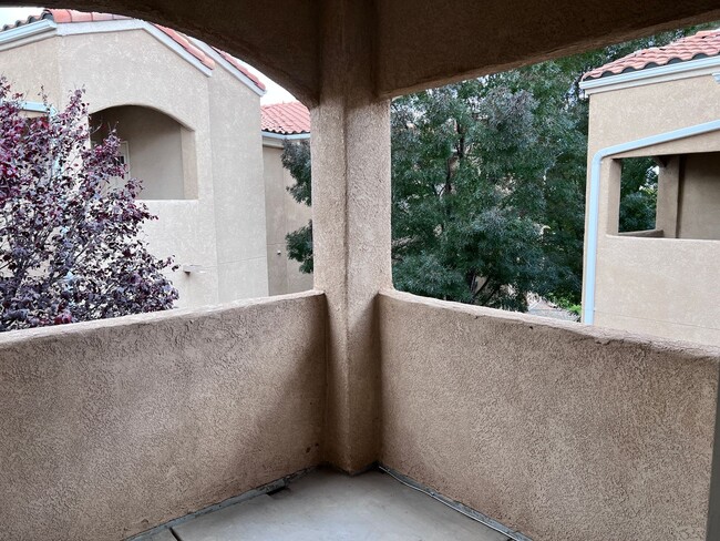 Building Photo - Wonderful 3 Br condo in gated community with the major appliances and 1 car garage.