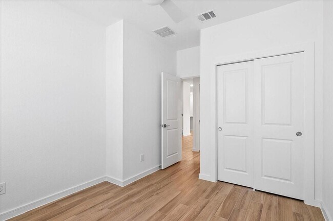 Building Photo - 107 Walnut Hl Ct