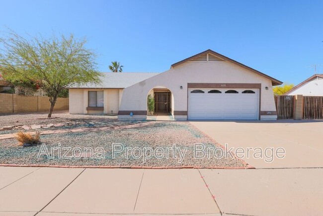 Building Photo - 8135 W Sierra Vista Dr