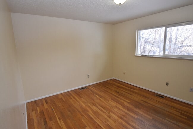 Building Photo - 1640 Shenandoah Dr