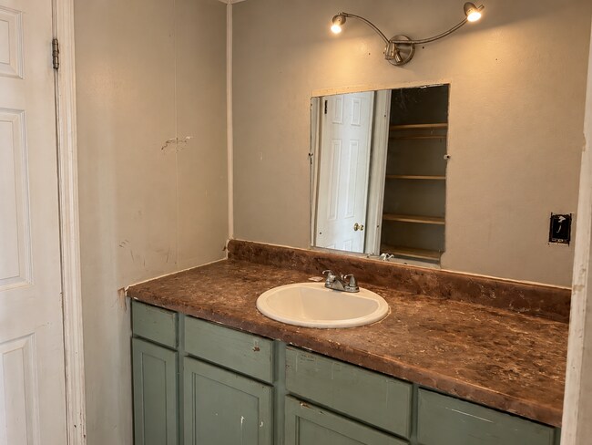 Building Photo - 1422 Gillespie Ave