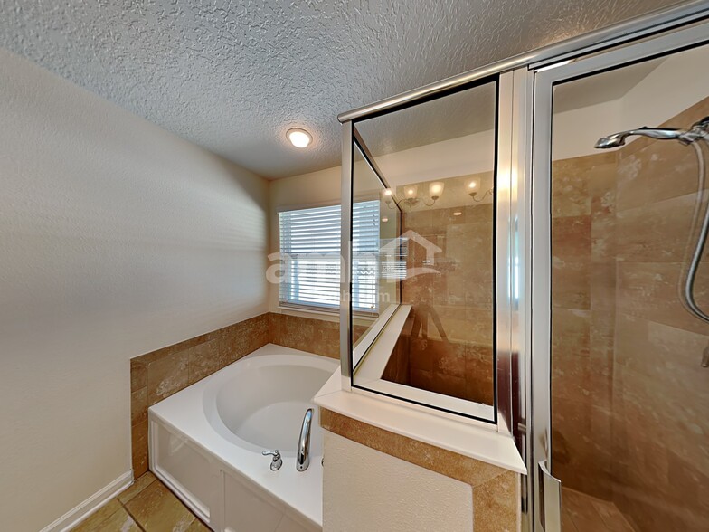Building Photo - 556 Drysdale Dr