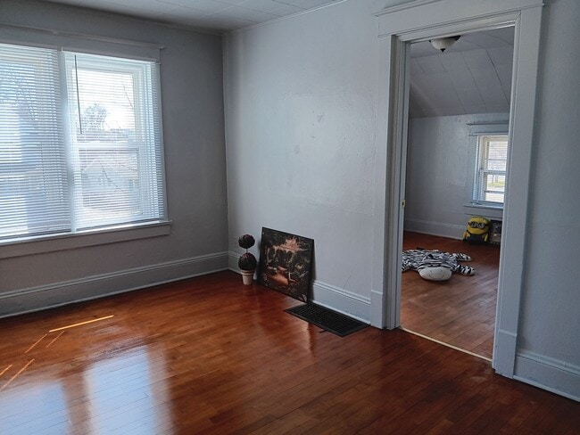 Building Photo - 344 1st St