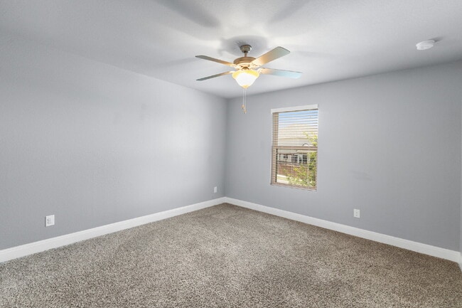 Building Photo - 10106 Macarthur Way